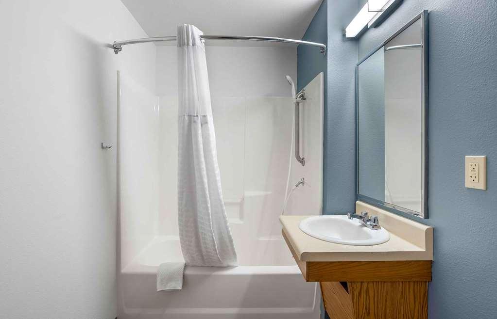 Extended Stay America Select Suites - Tampa - Brandon - East Heartland Room photo